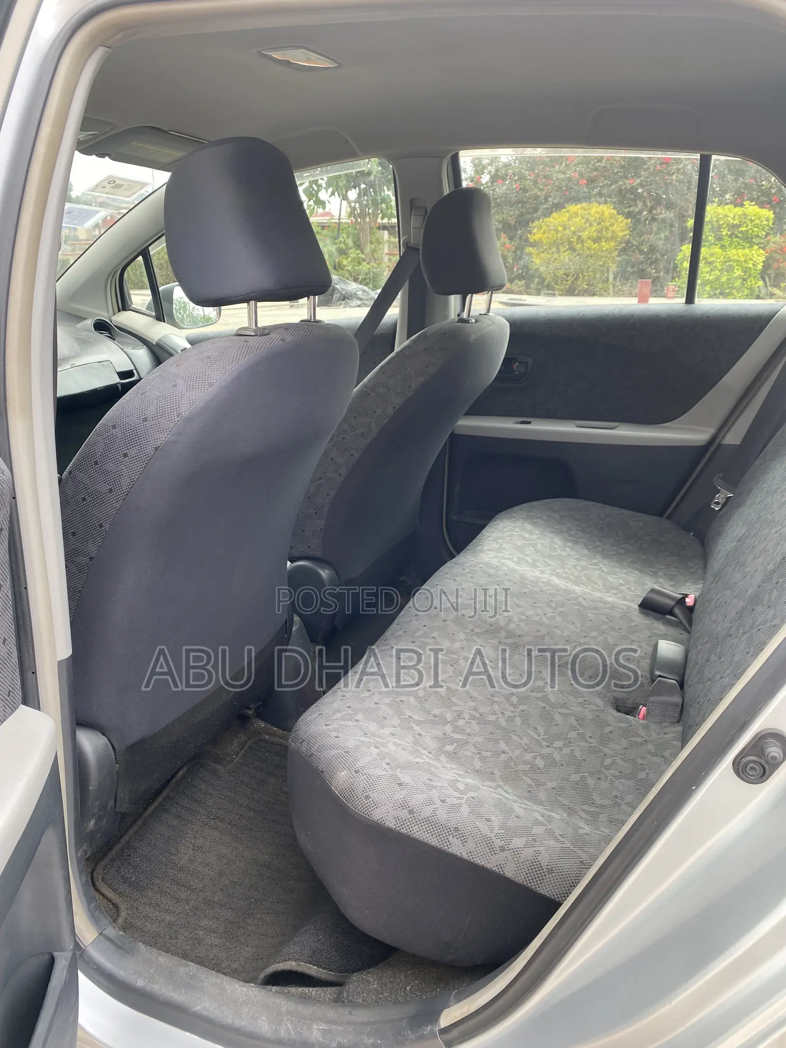 Toyota Vitz 1.0 FWD 5dr 2010 Silver