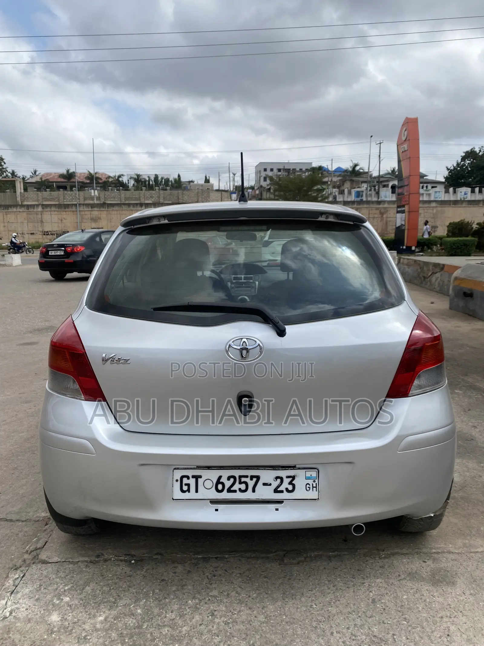 Toyota Vitz 1.0 FWD 5dr 2010 Silver