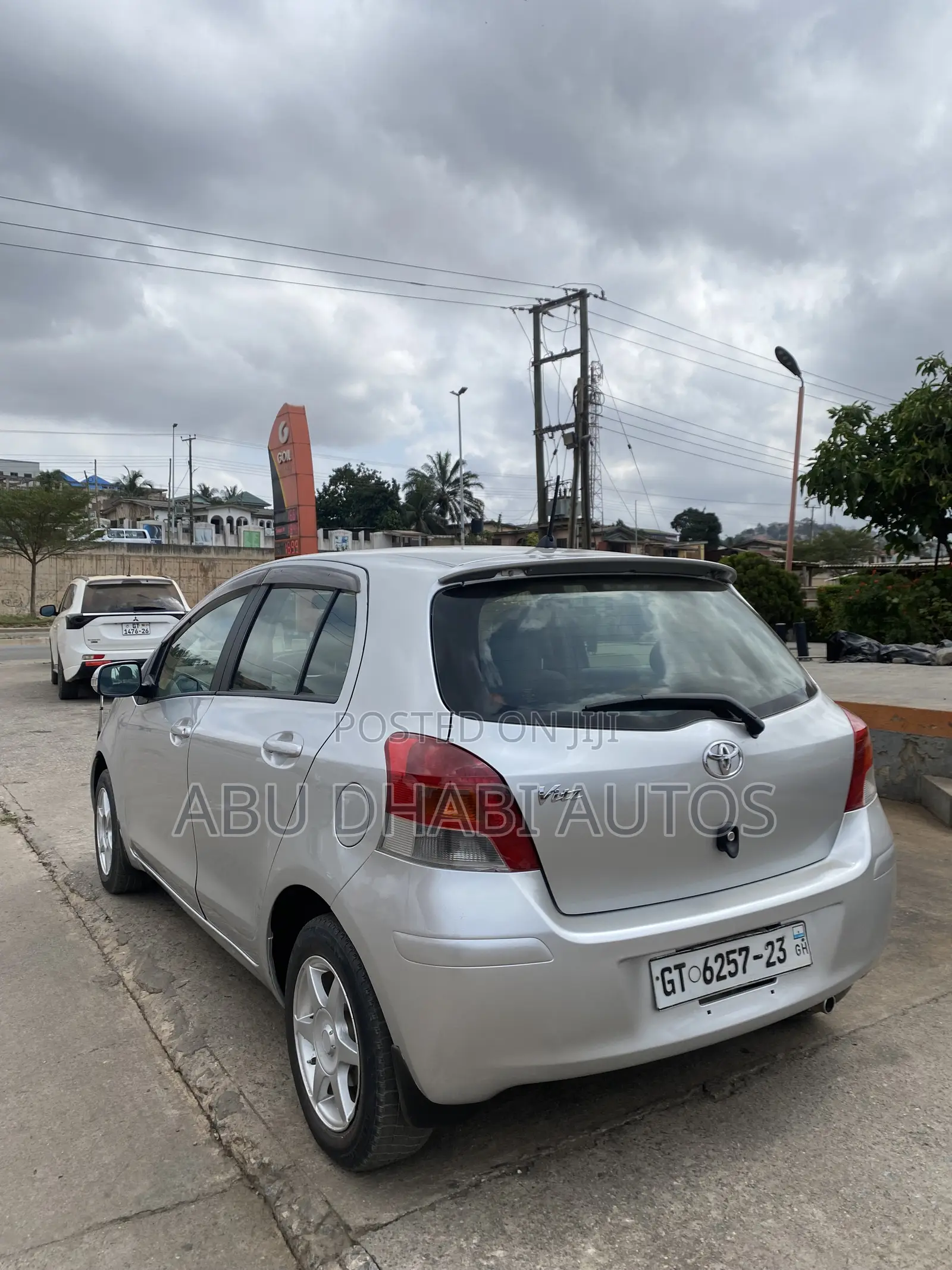 Toyota Vitz 1.0 FWD 5dr 2010 Silver