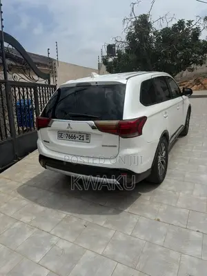 Mitsubishi Outlander 2017 White