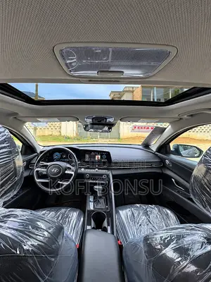 Hyundai Elantra Limited 2023 Green