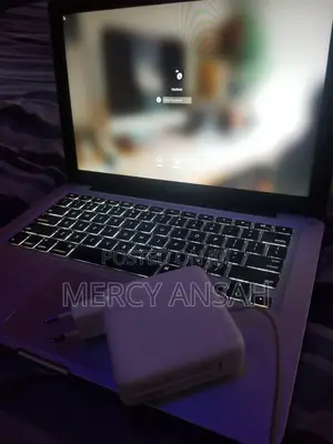 Laptop Apple MacBook Pro 8GB Intel Core i5 HDD+SSD 500GB