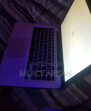 Laptop Apple MacBook Pro 8GB Intel Core i5 HDD+SSD 500GB