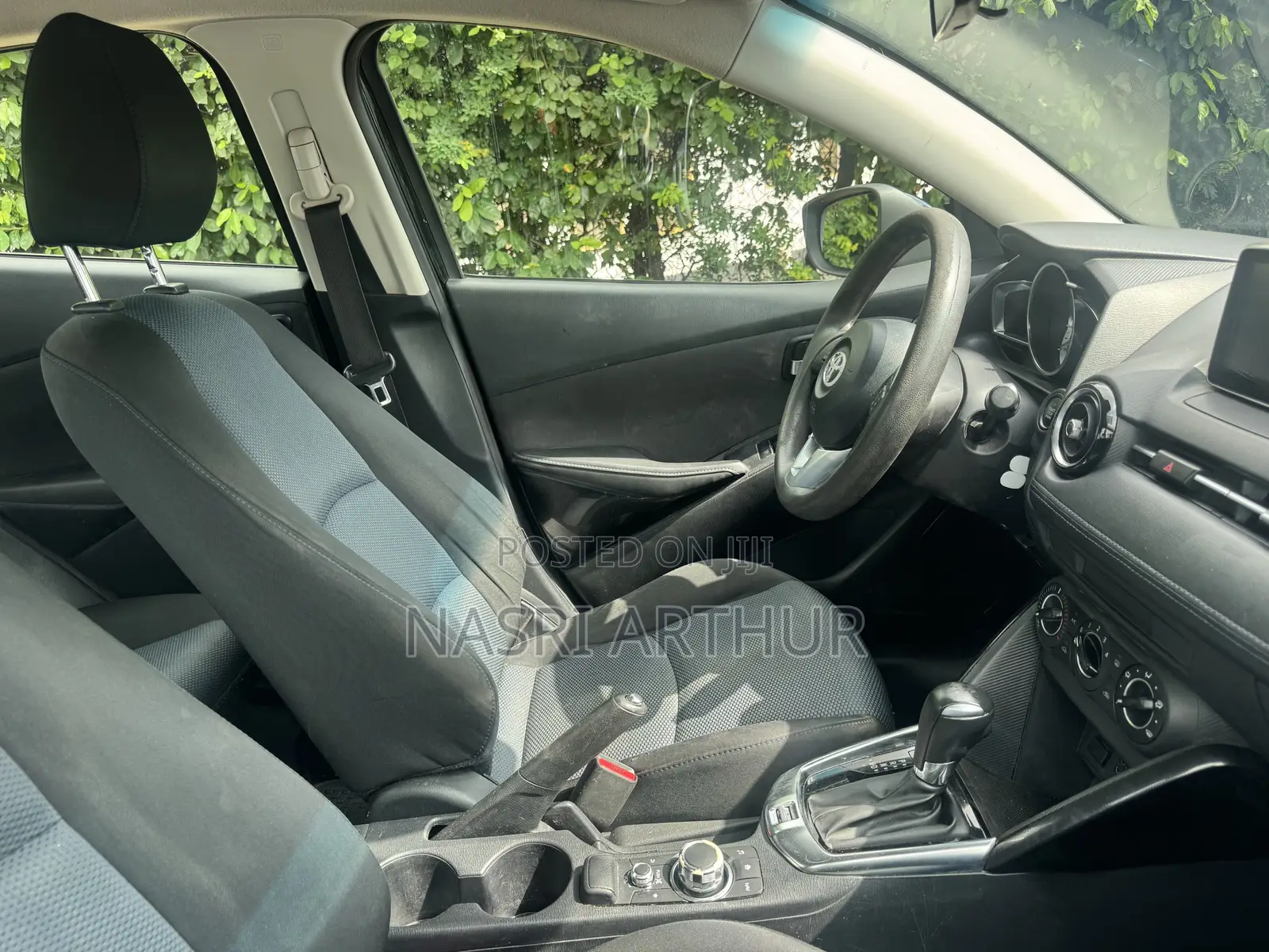 Toyota Yaris L Hatchback 5dr 2016 Black