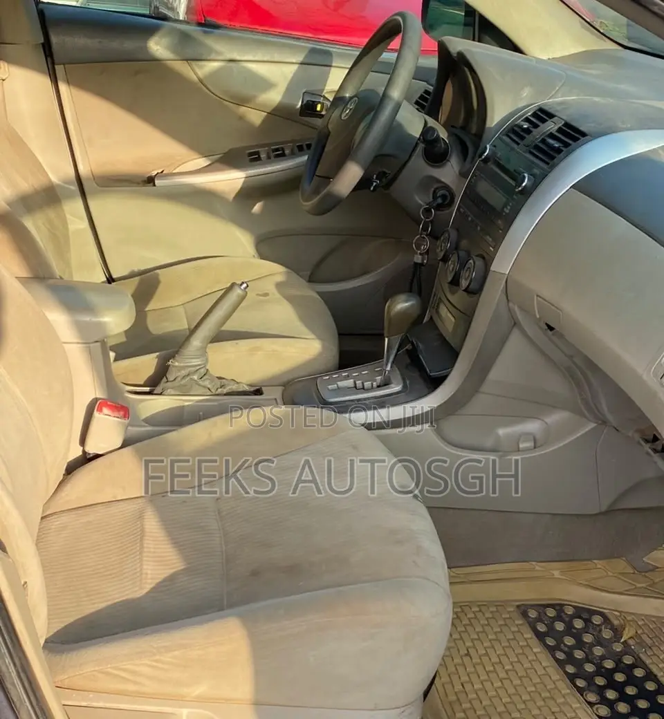 Toyota Corolla LE 4dr Sedan (1.8L 4cyl 4A) 2010 Gray