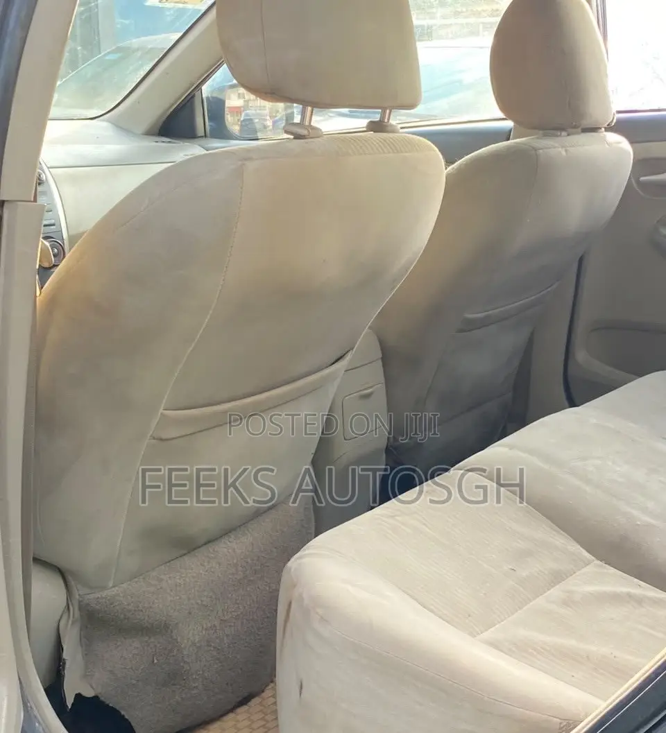 Toyota Corolla LE 4dr Sedan (1.8L 4cyl 4A) 2010 Gray