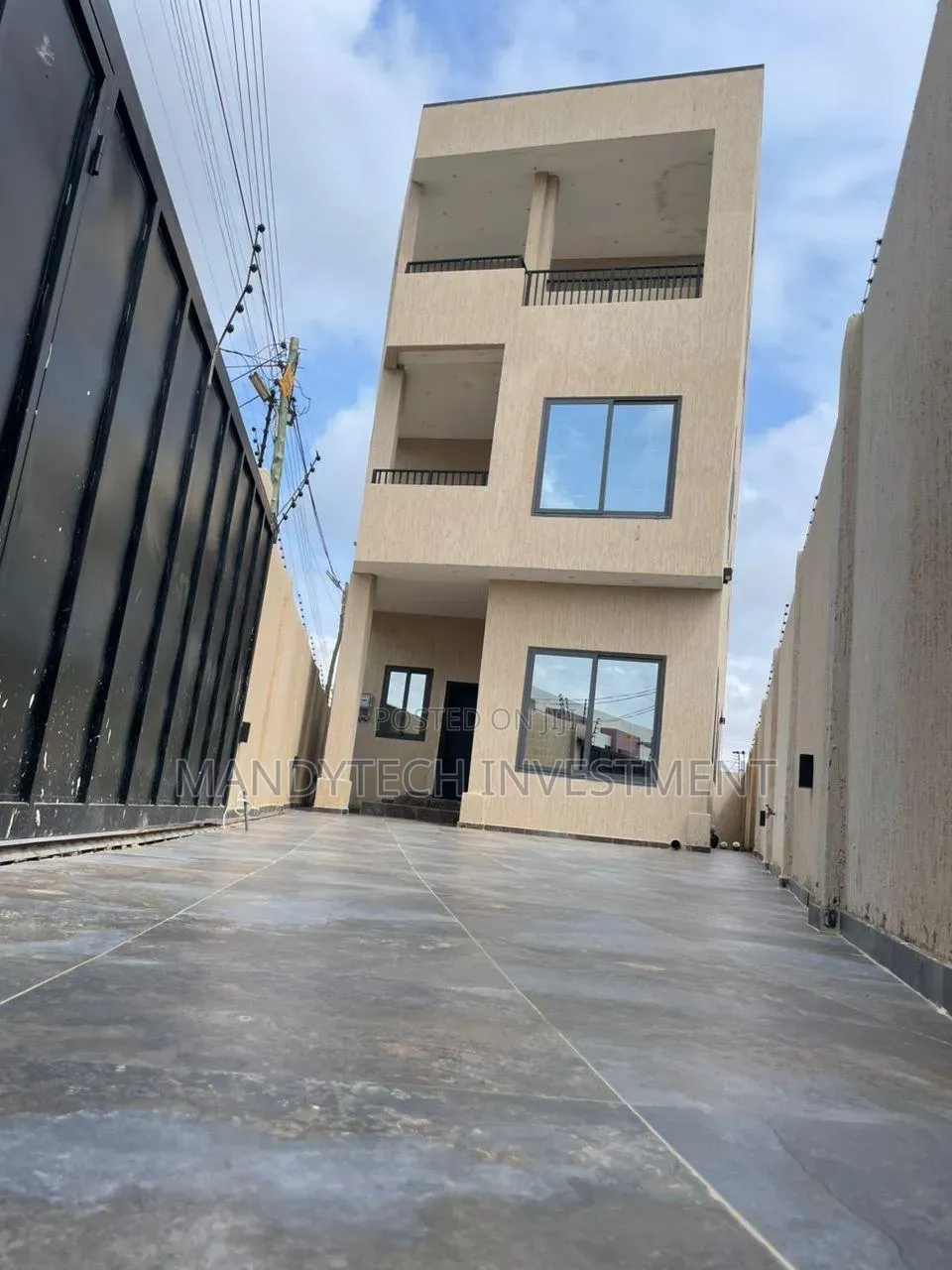 4bdrm Duplex in School Junction for rent