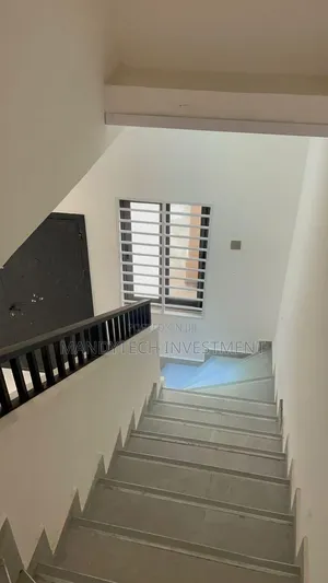 4bdrm Duplex in School Junction for rent