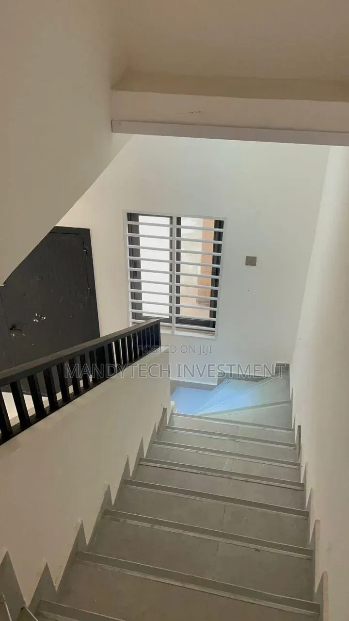4bdrm Duplex in School Junction for rent