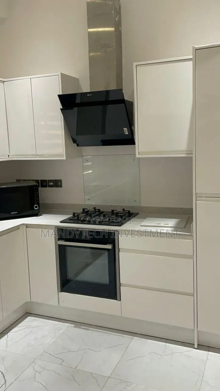 4bdrm Duplex in School Junction for rent