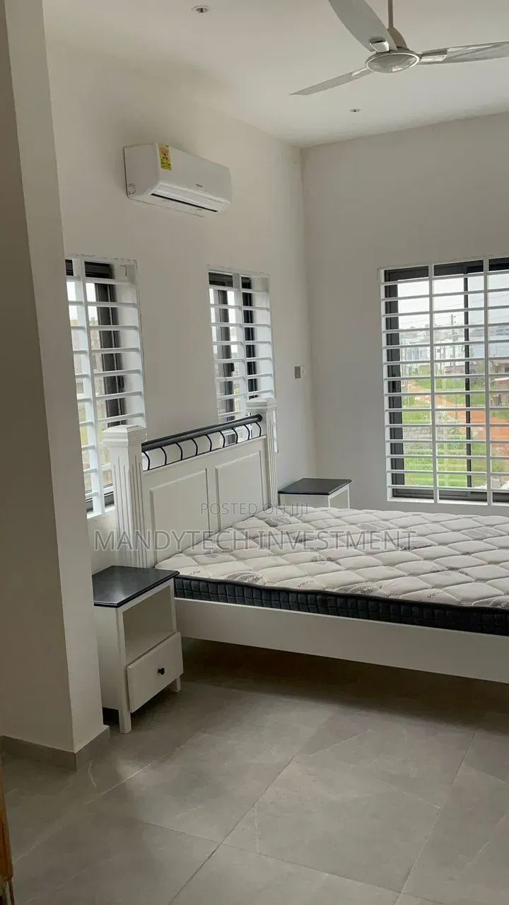 4bdrm Duplex in School Junction for rent