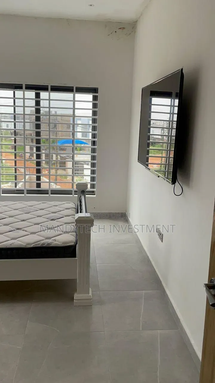 4bdrm Duplex in School Junction for rent