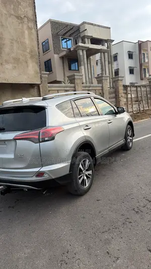 Toyota RAV4 XLE AWD (2.5L 4cyl 6A) 2017 Silver