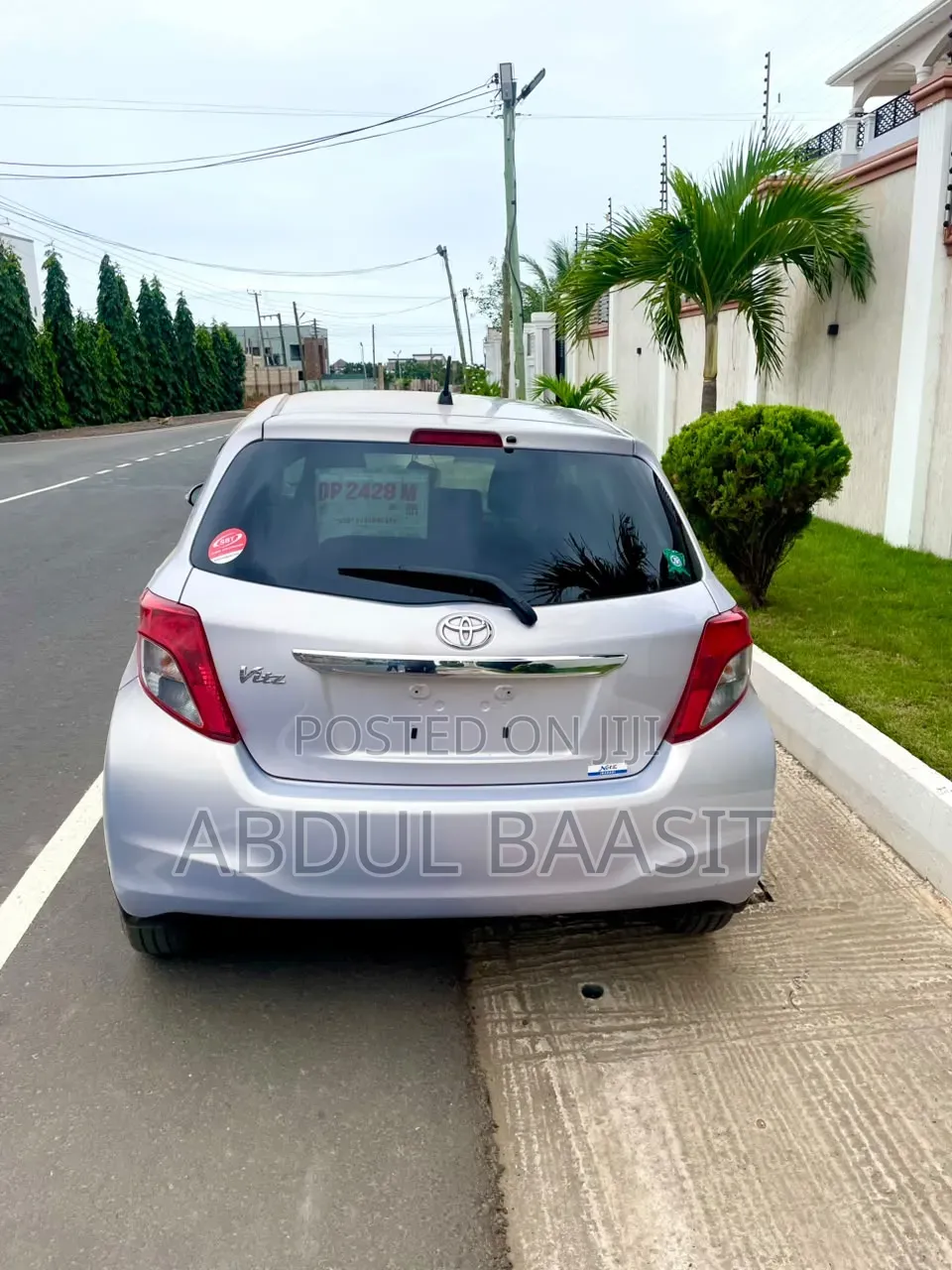 Toyota Vitz 1.3 FWD 5dr 2012 Silver