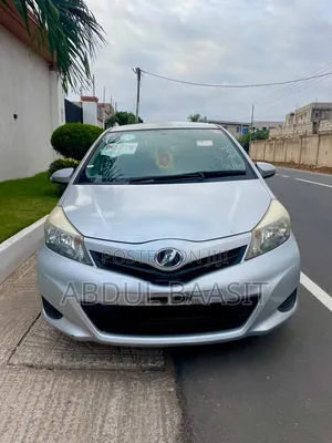 Toyota Vitz 1.3 FWD 5dr 2012 Silver