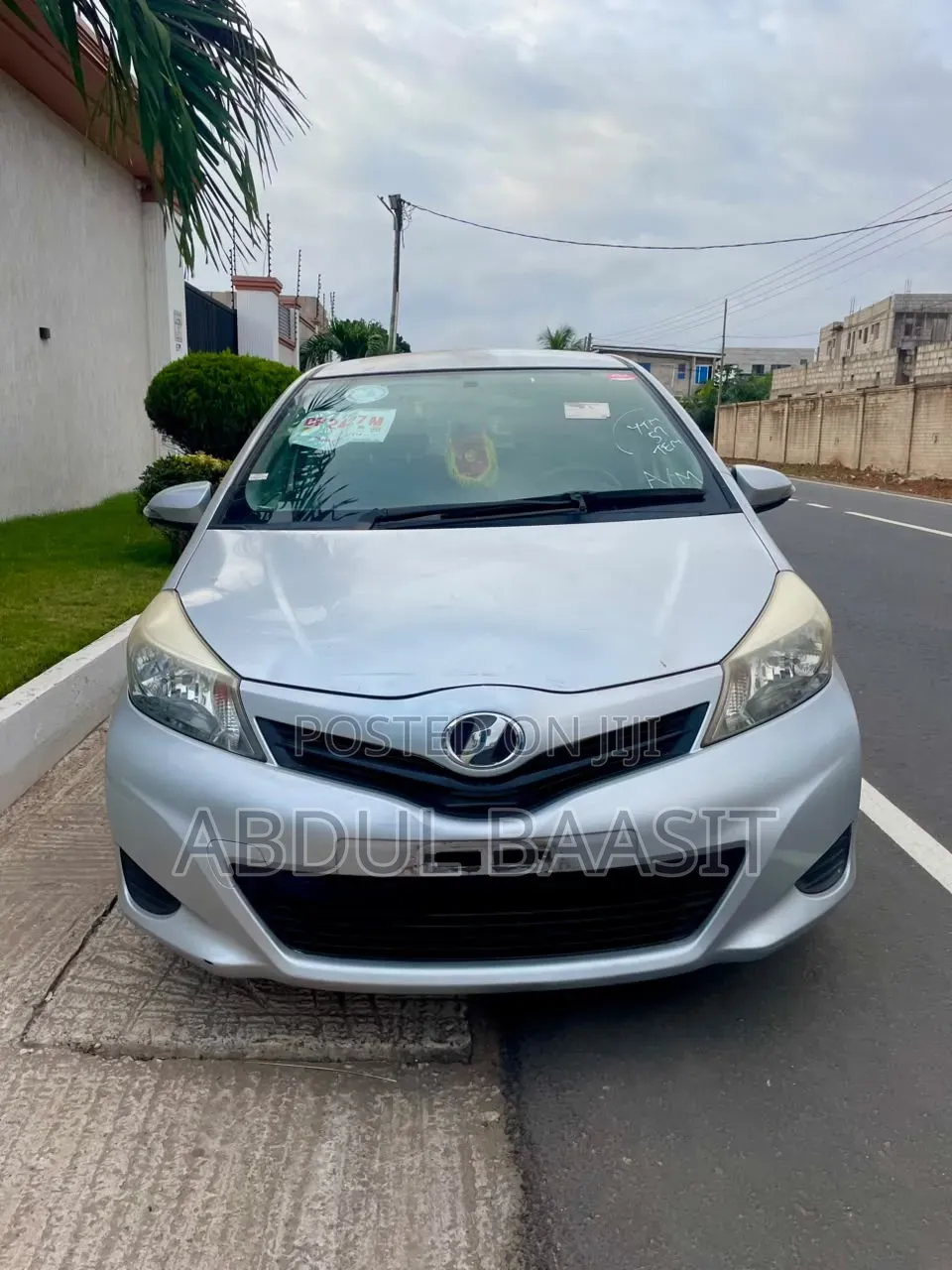 Toyota Vitz 1.3 FWD 5dr 2012 Silver
