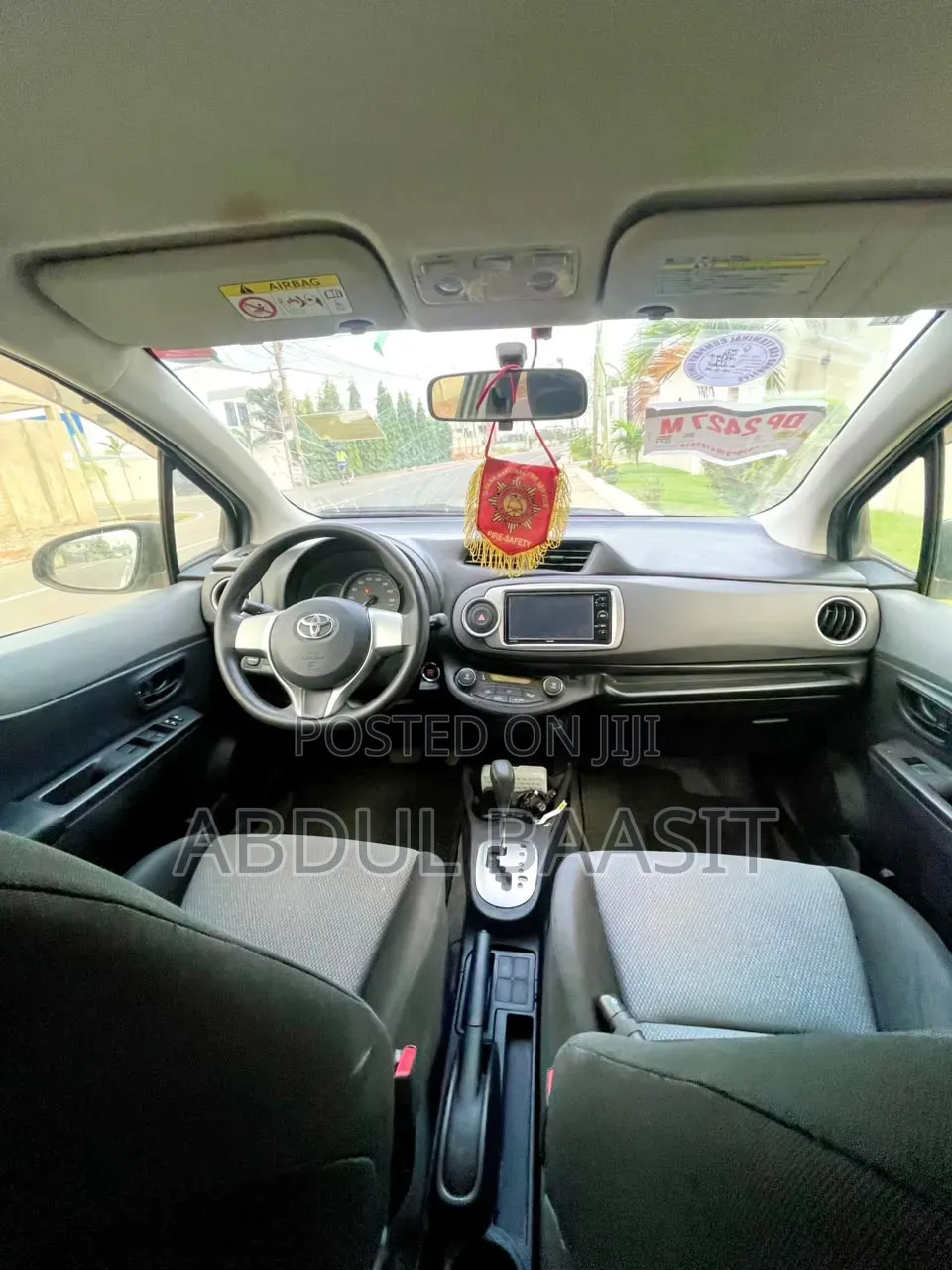 Toyota Vitz 1.3 FWD 5dr 2012 Silver