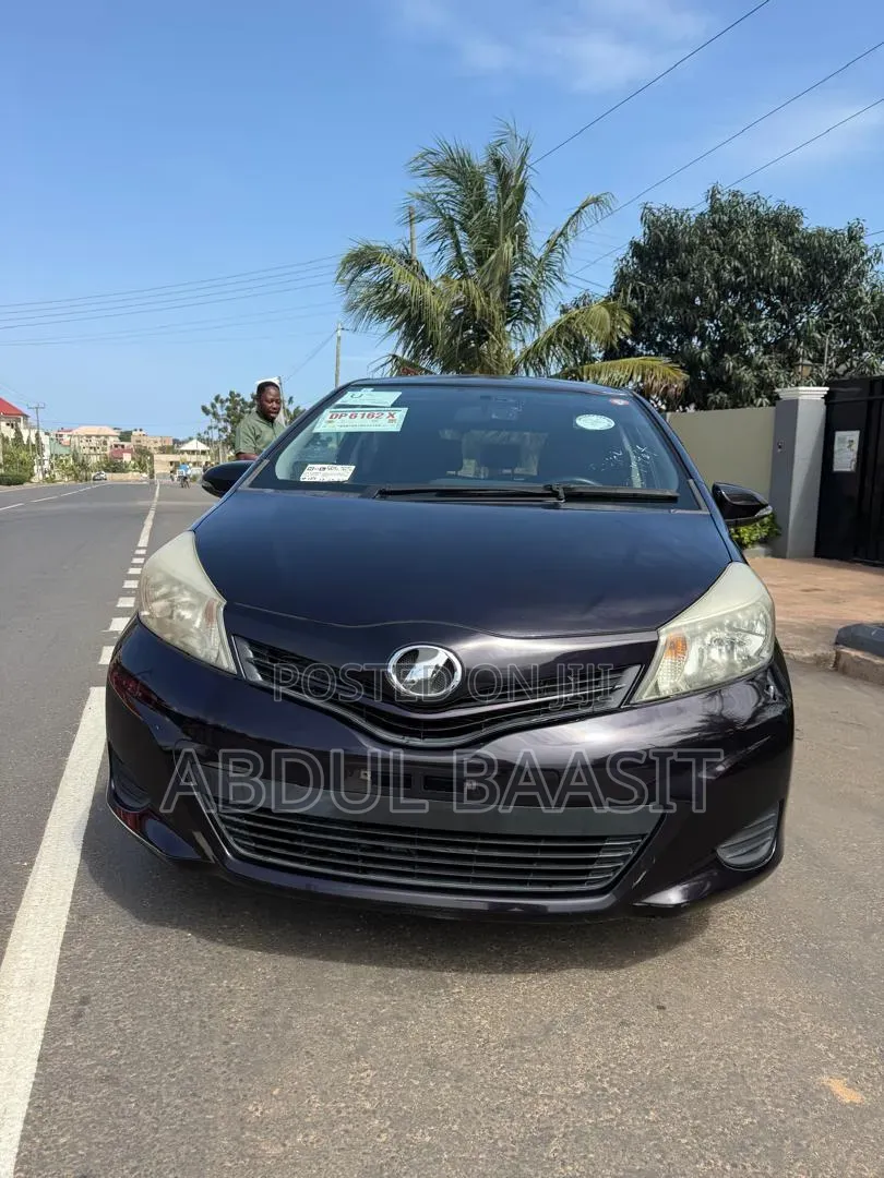 Toyota Vitz 1.3 FWD 5dr 2013 Black