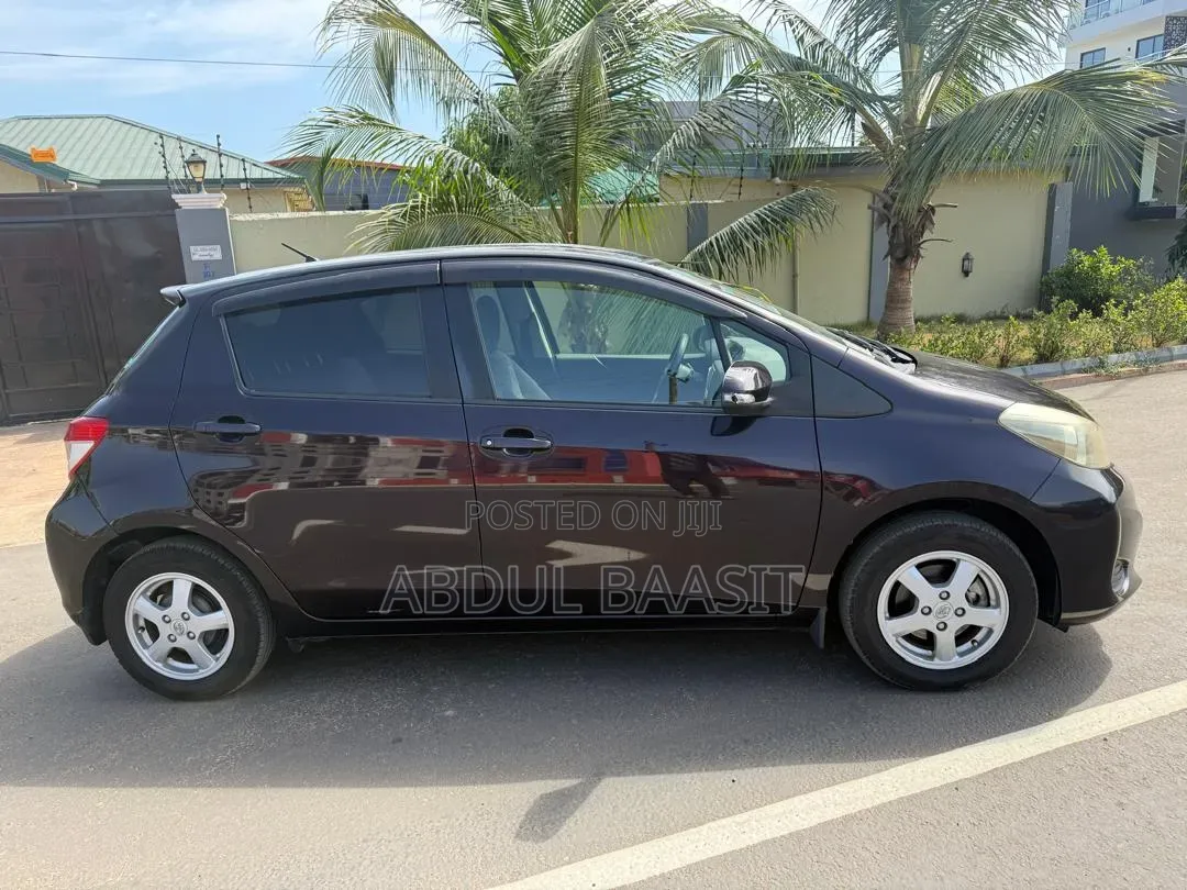 Toyota Vitz 1.3 FWD 5dr 2013 Black