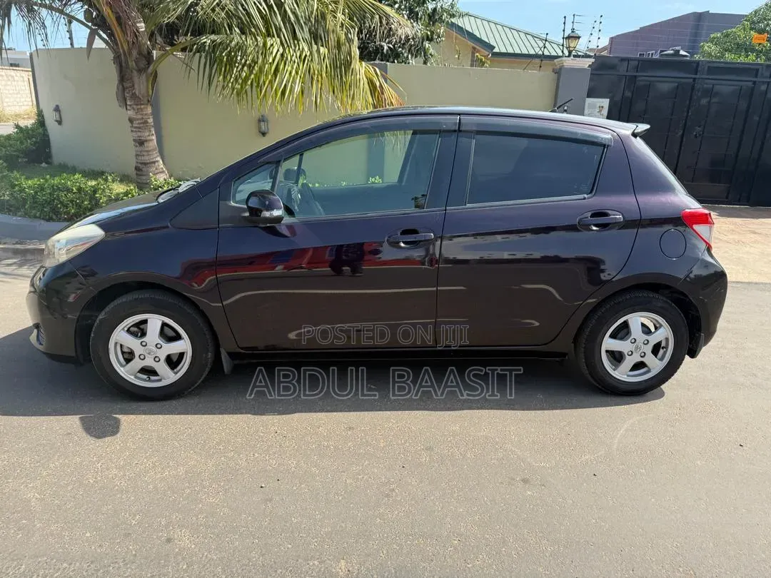 Toyota Vitz 1.3 FWD 5dr 2013 Black