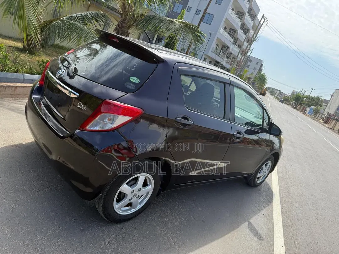 Toyota Vitz 1.3 FWD 5dr 2013 Black