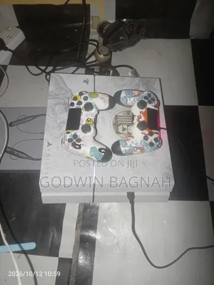 P S 4 With Two Controllers