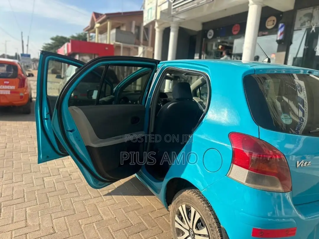 Toyota Vitz 2010 Blue