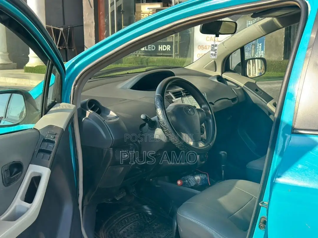 Toyota Vitz 2010 Blue
