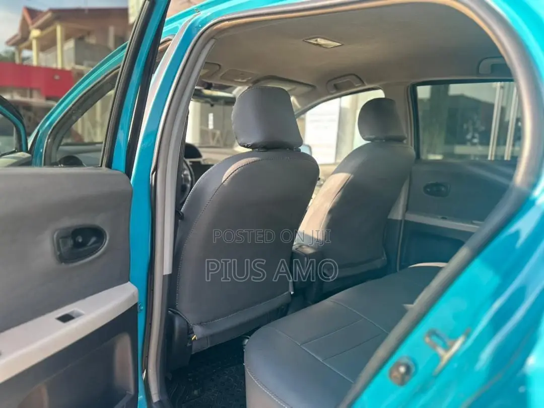 Toyota Vitz 2010 Blue