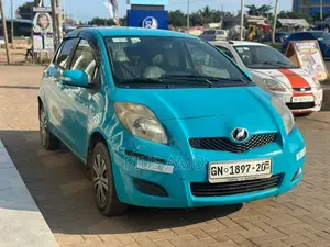 Toyota Vitz 2010 Blue
