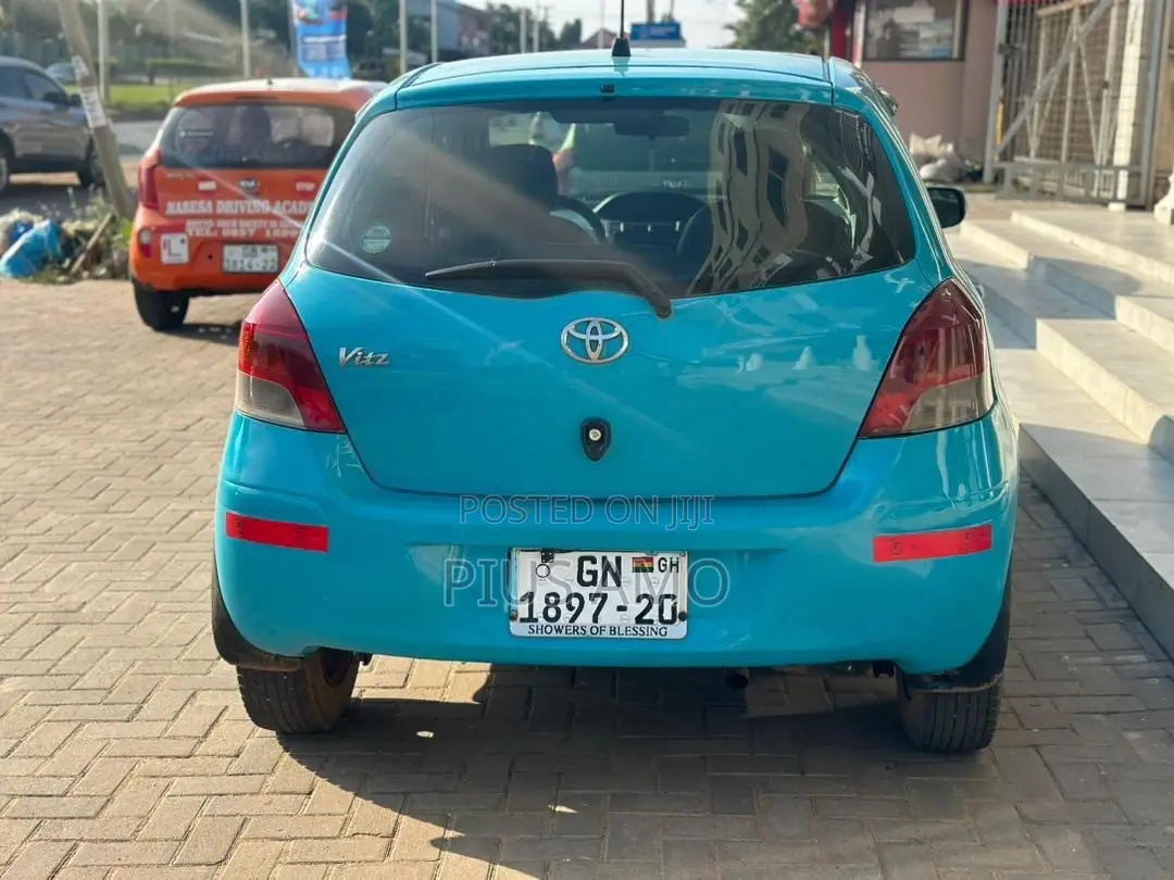 Toyota Vitz 2010 Blue
