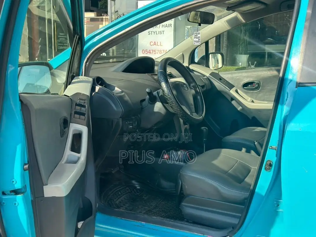 Toyota Vitz 2010 Blue