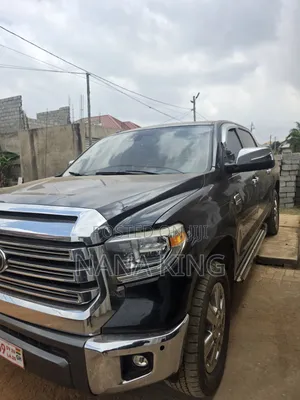 Toyota Tundra 1794 5.7L V8 4x4 CrewMax 5.6 ft. box 145.7 in. WB 2018