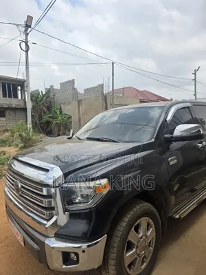 Toyota Tundra 1794 5.7L V8 4x4 CrewMax 5.6 ft. box 145.7 in. WB 2018