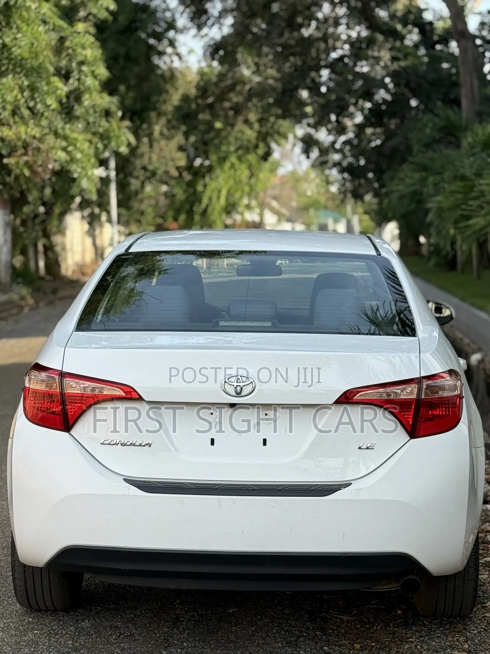 Toyota Corolla LE 4dr Sedan (1.8L 4cyl CVT) 2017 White