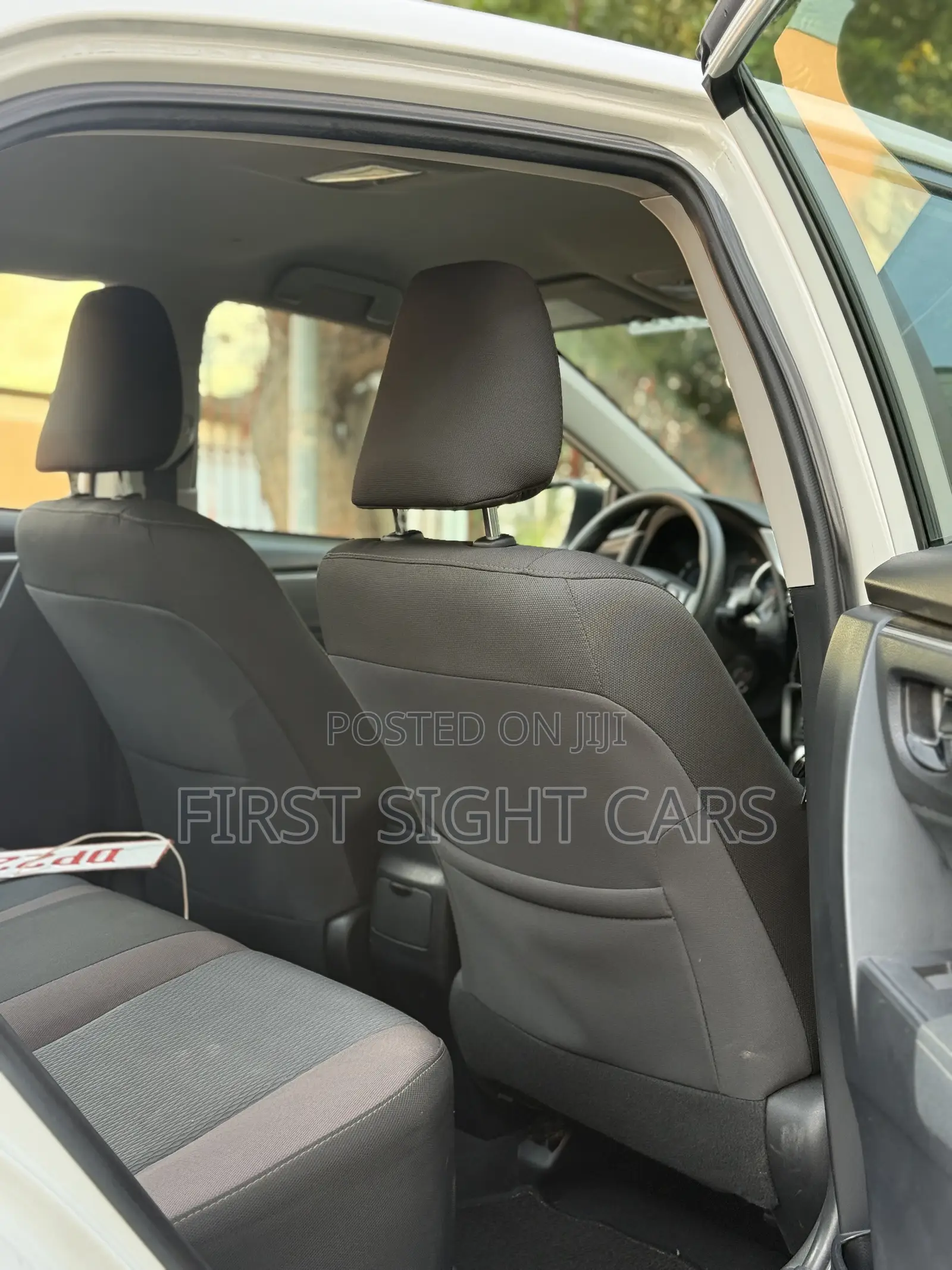 Toyota Corolla LE 4dr Sedan (1.8L 4cyl CVT) 2017 White