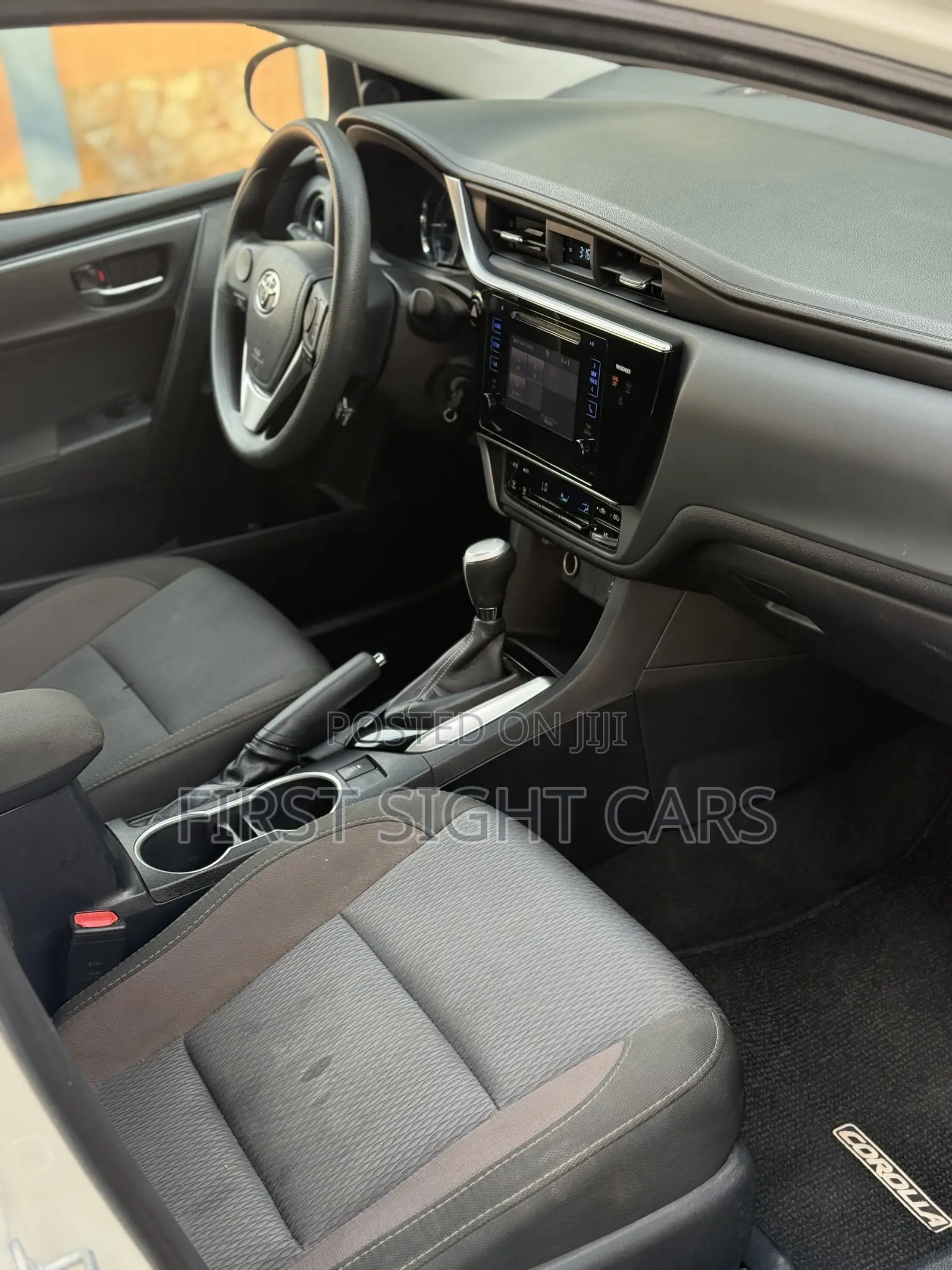 Toyota Corolla LE 4dr Sedan (1.8L 4cyl CVT) 2017 White