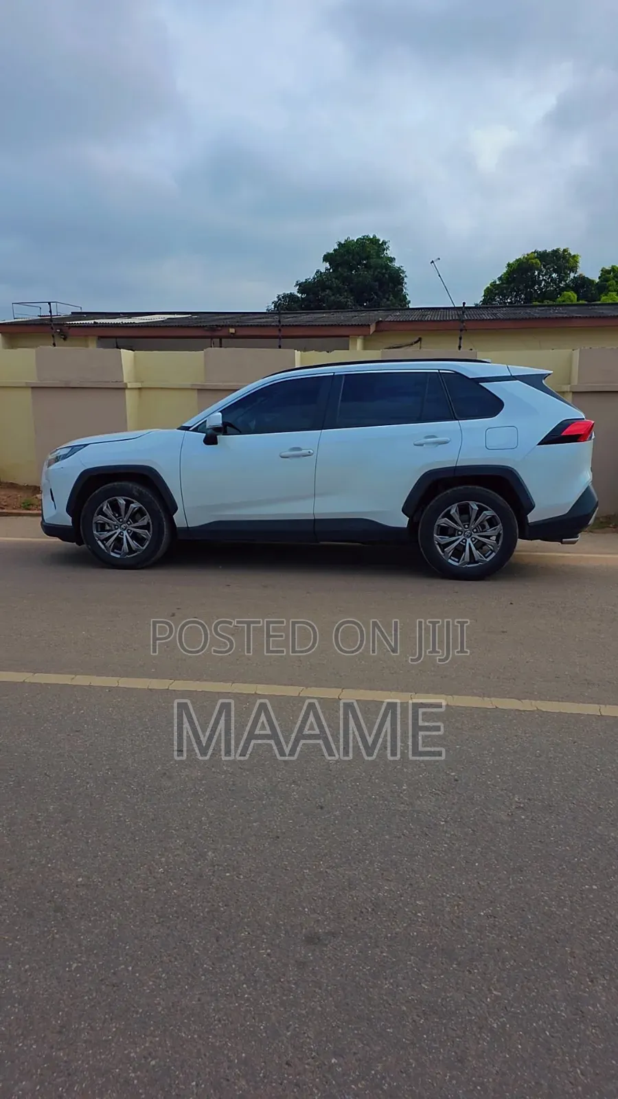 Toyota RAV4 XLE Premium FWD 2023 White