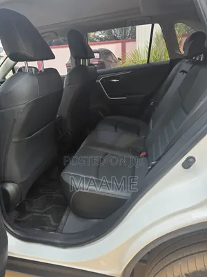Toyota RAV4 XLE Premium FWD 2023 White
