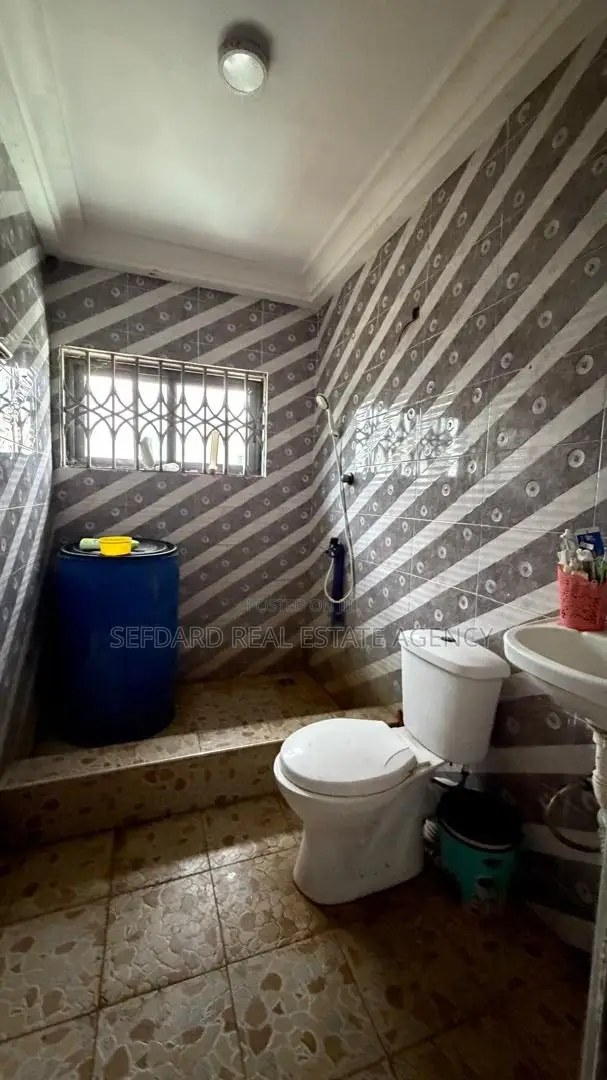 2bdrm Apartment in Sefdard Properties, Pokuase for rent