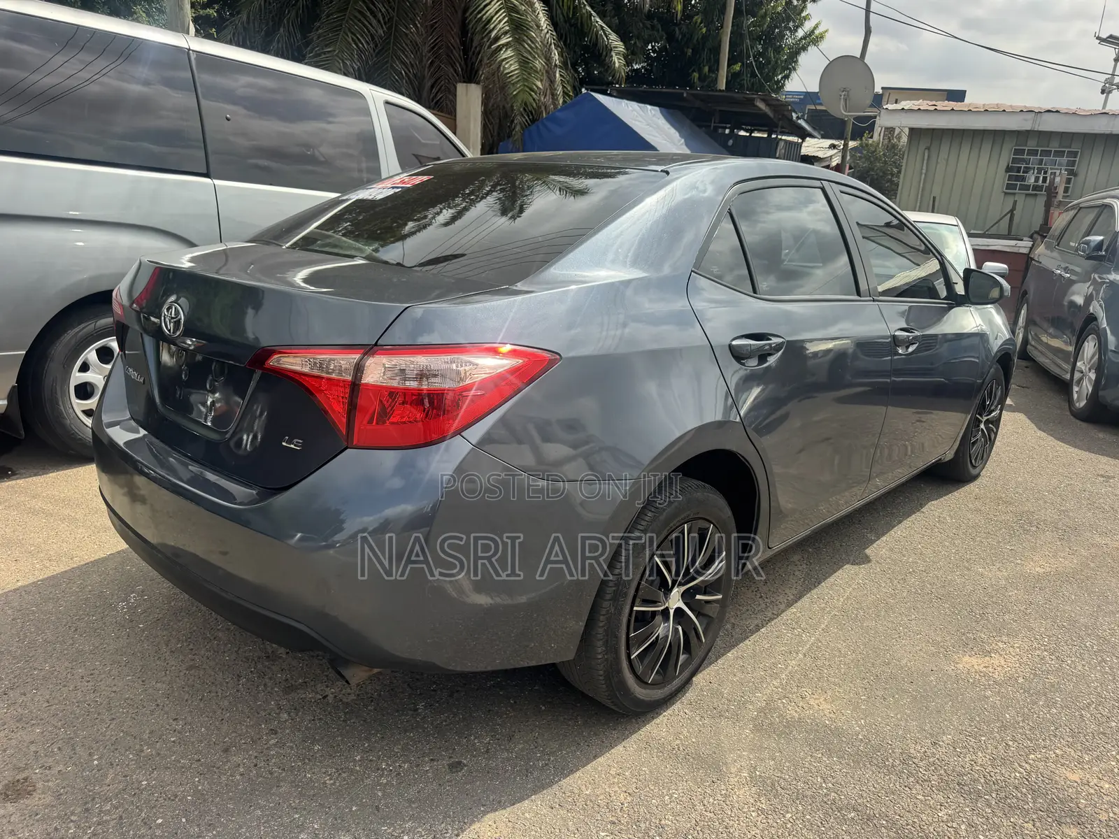 Toyota Corolla LE 4dr Sedan (1.8L 4cyl CVT) 2017 Gray