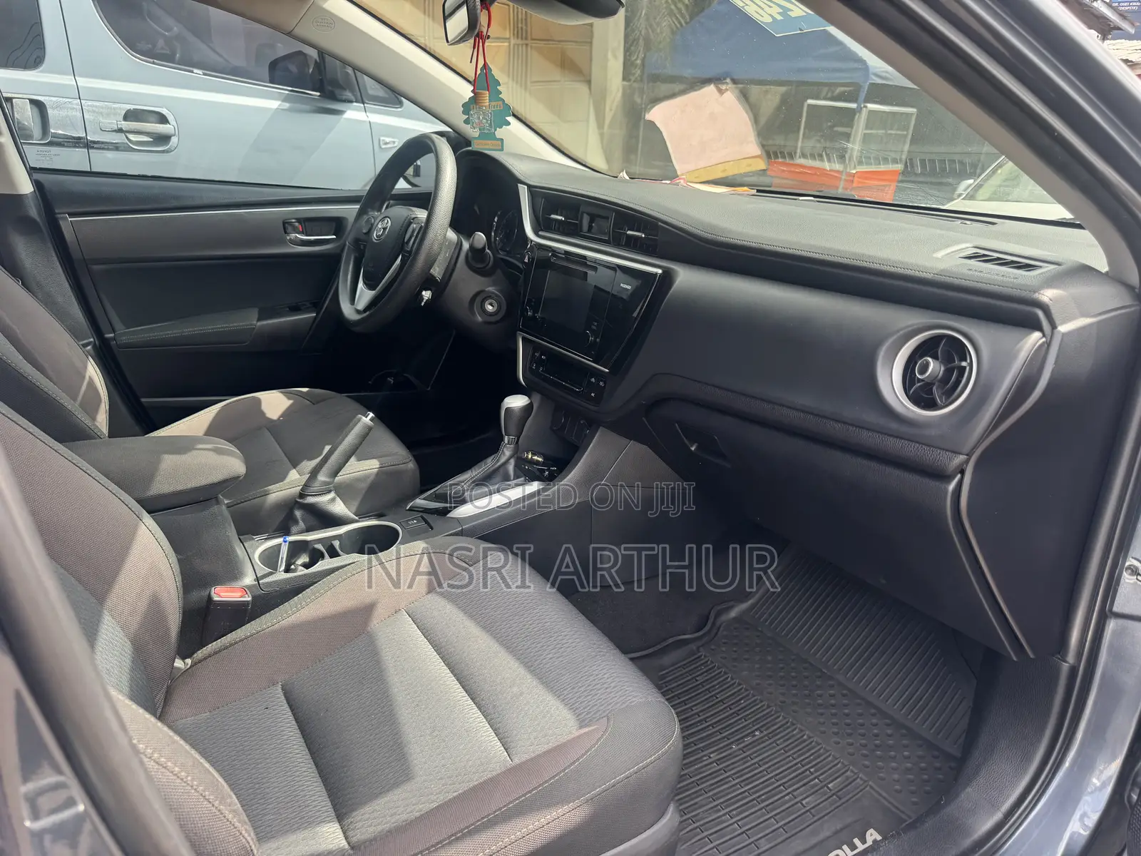 Toyota Corolla LE 4dr Sedan (1.8L 4cyl CVT) 2017 Gray