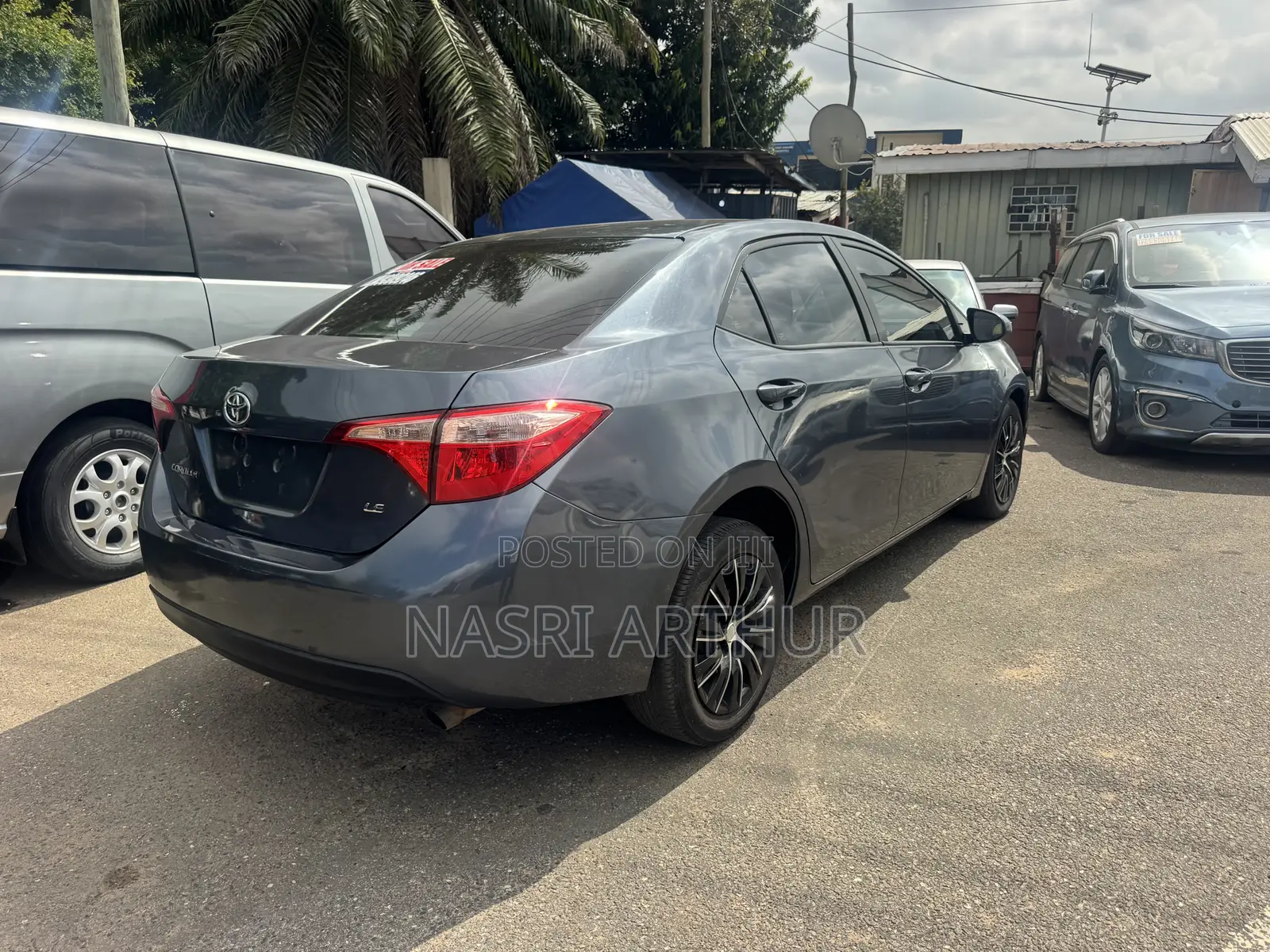 Toyota Corolla LE 4dr Sedan (1.8L 4cyl CVT) 2017 Gray
