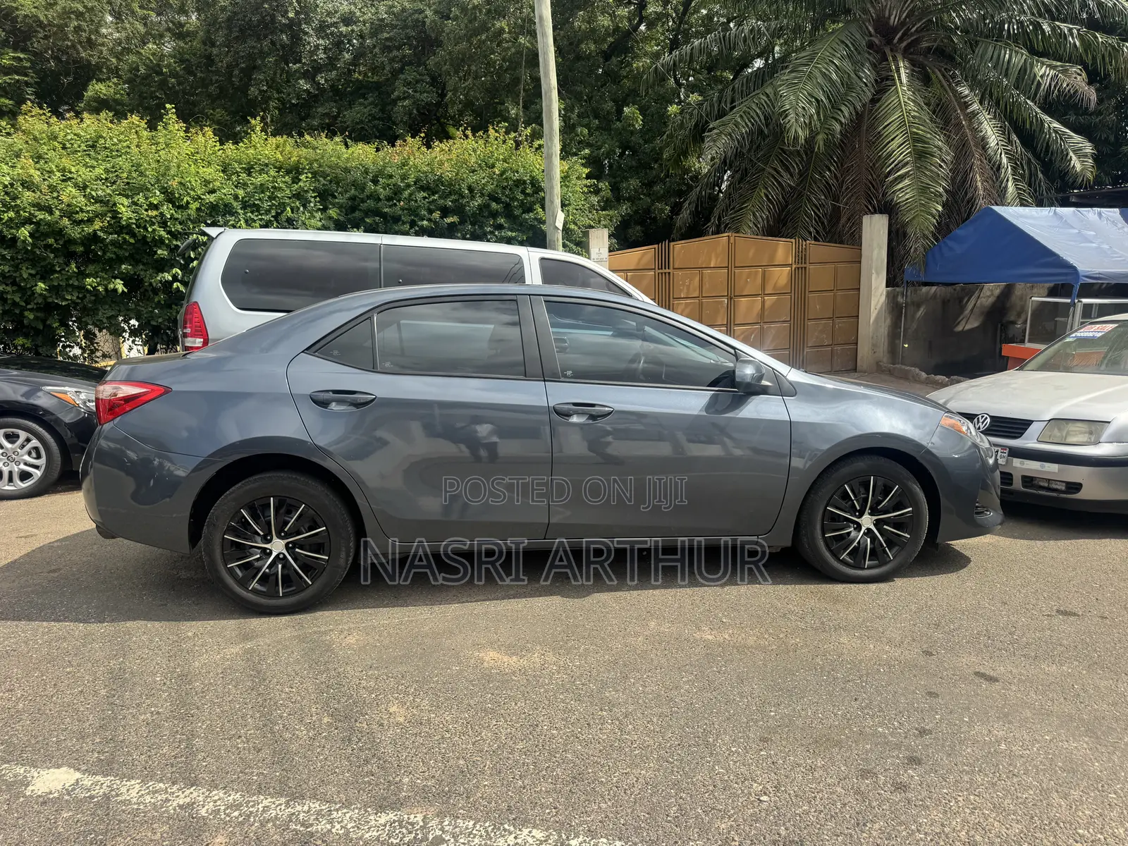 Toyota Corolla LE 4dr Sedan (1.8L 4cyl CVT) 2017 Gray