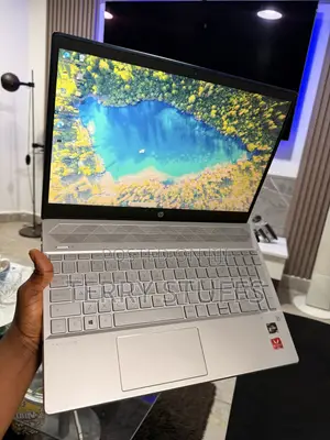 Laptop HP Pavilion 15 8GB AMD Ryzen 3 eMMC 128GB