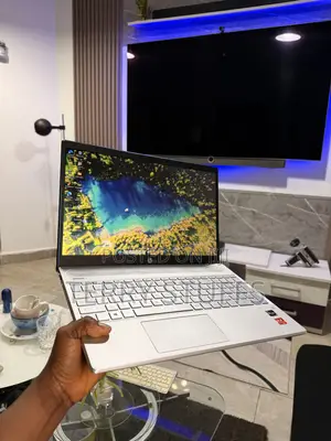 Laptop HP Pavilion 15 8GB AMD Ryzen 3 eMMC 128GB
