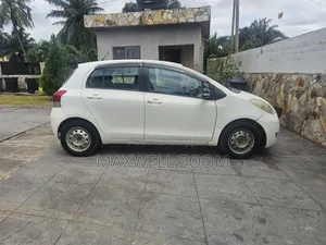 Toyota Vitz 1.0 FWD 5dr 2010 White
