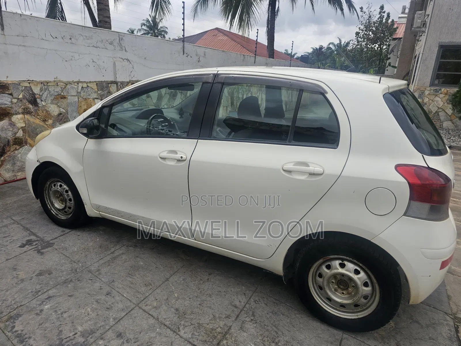 Toyota Vitz 1.0 FWD 5dr 2010 White