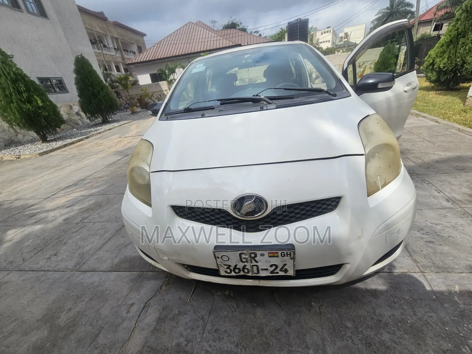 Toyota Vitz 1.0 FWD 5dr 2010 White