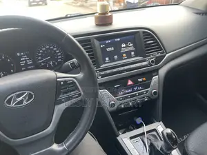 Hyundai Elantra Sport Sedan FWD (1.6L 4cyl 6M) 2017 Blue